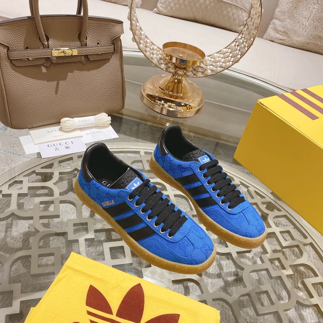 👟👟Ex-factory price 520👟👟Gucci&adidas joint limited edition couple's sneakers. A super nice joint casual sneaker with rich and bold colors! It showed everyone a completely different charm from the past! Combining retro style and youthful sports style to create a new aesthetic! Vitality yet stylish at the same time! ! Upper - made of cowhide, cowhide, cloth. Lining - sheepskin lining for foot pads. Sole - original open-molded beef tendon non-slip and wear-resistant outsole. Size: 35-47 (couple style)